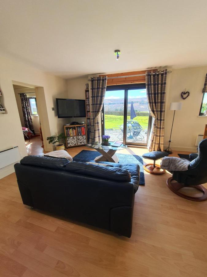 Lindas Retreats Self Catering Accommodation 1 Bedroom Cottage Or 3 Bedroom House Томинтул Екстериор снимка