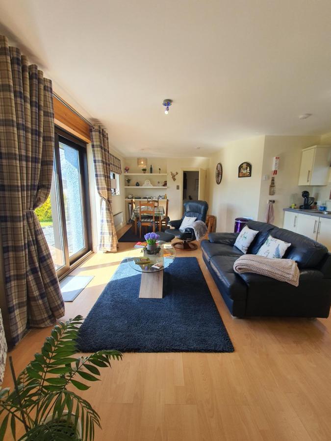 Lindas Retreats Self Catering Accommodation 1 Bedroom Cottage Or 3 Bedroom House Томинтул Екстериор снимка
