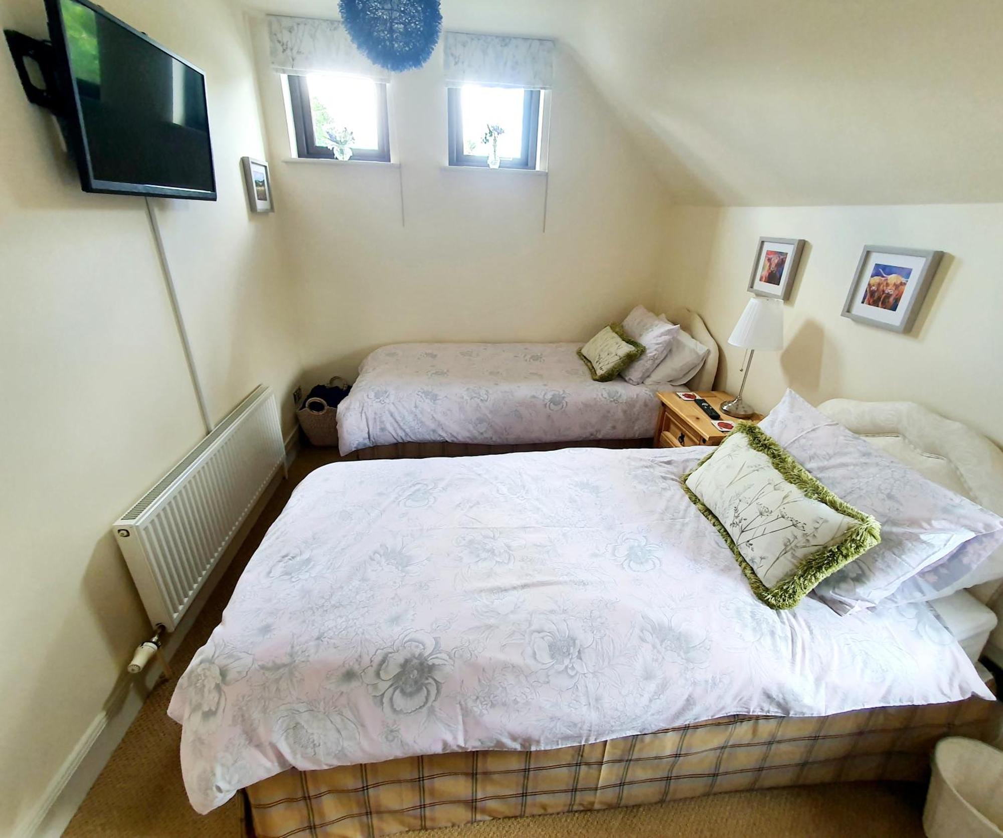 Lindas Retreats Self Catering Accommodation 1 Bedroom Cottage Or 3 Bedroom House Томинтул Екстериор снимка